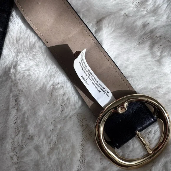 Elegant Black Belt with Gold Buckle - Picture 3 of 3